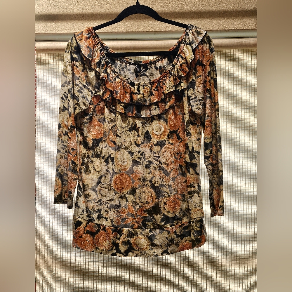 ESSENTIALS by Milano Earthy Floral Stretch Top Double Ruffle Collar